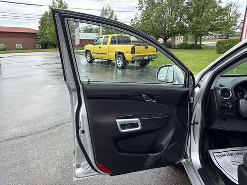 Used 2014 Chevrolet Captiva Sport LT FWD image 9