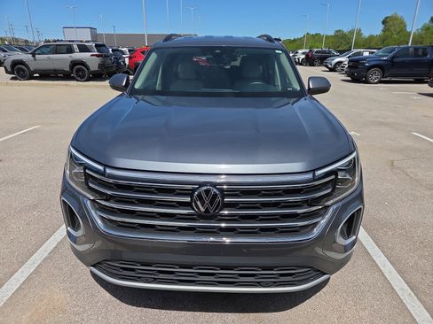 Used 2024 Volkswagen Atlas SE w/ Black Wheel Package image 3