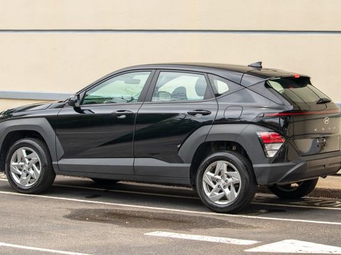 Used 2024 Hyundai Kona SE AWD/4WD image 7