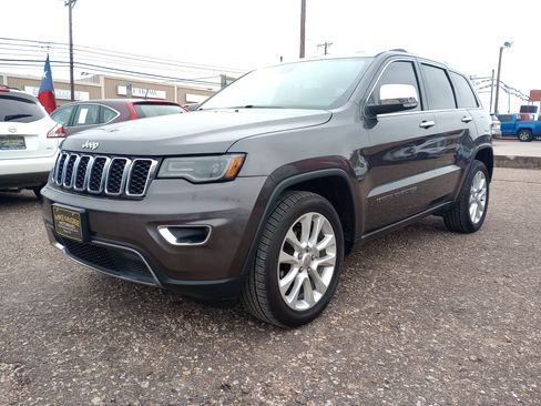 Used 2017 Jeep Grand Cherokee Limited w/ Luxury Group II image 3