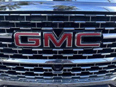 Used 2023 GMC Acadia Denali w/ Black Diamond Edition FWD image 10