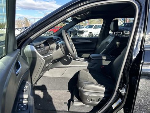 New 2025 Jeep Grand Cherokee Altitude image 7