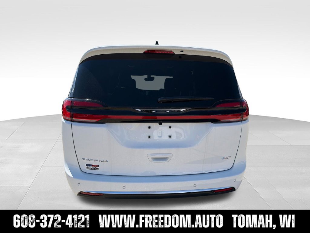 New 2027 Chrysler Pacifica Select AWD/4WD image 6