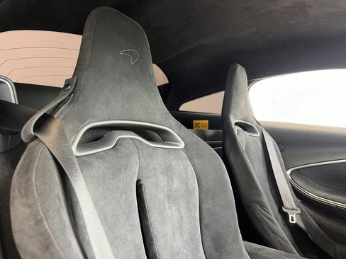 Used 2023 McLaren Artura RWD image 21