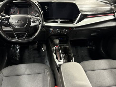 Used 2024 Chevrolet Trax RS w/ Driver Confidence Package image 14
