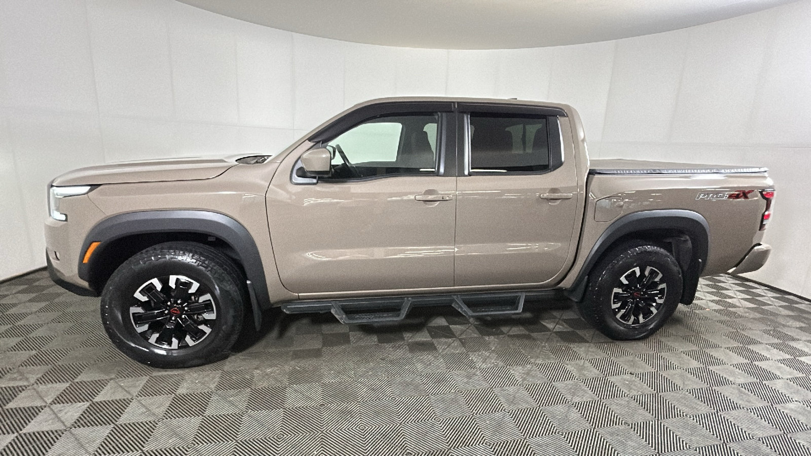 Used 2023 Nissan Frontier PRO-4X w/ Technology Package AWD/4WD image 7
