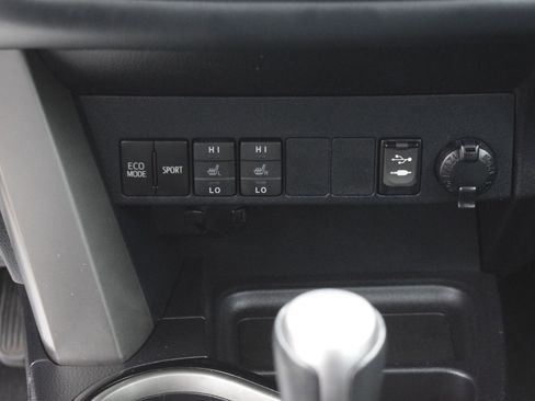 Used 2018 Toyota RAV4 Limited image 18