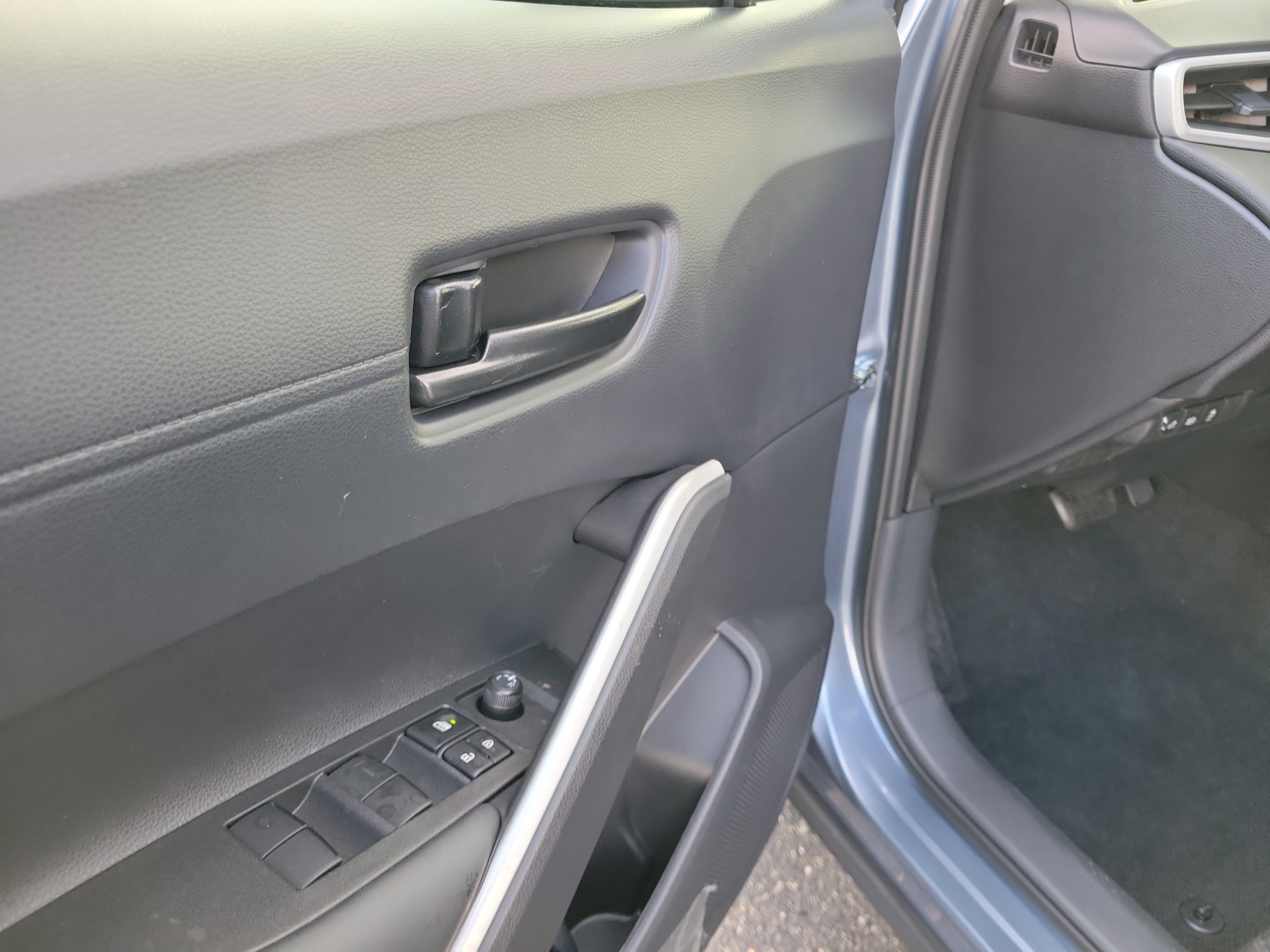 New 2026 Toyota Corolla Cross LE w/ Moonroof Package FWD image 18