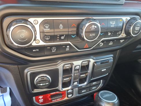 Used 2020 Jeep Gladiator Rubicon AWD/4WD image 19