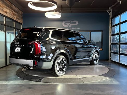 Used 2023 Kia Telluride S AWD/4WD image 3