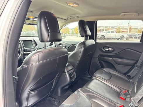 Used 2016 Jeep Cherokee Trailhawk AWD/4WD image 13