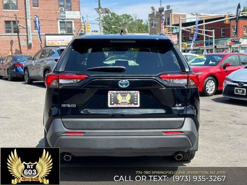Used 2020 Toyota RAV4 LE w/ Carpet Mat Package AWD/4WD image 5