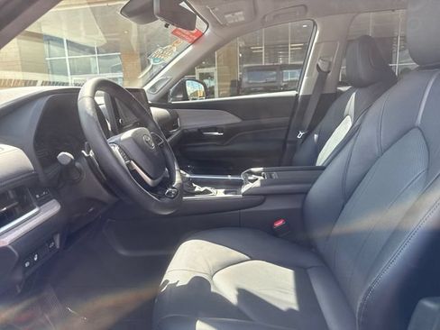 Used 2026 Toyota Grand Highlander AWD image 8