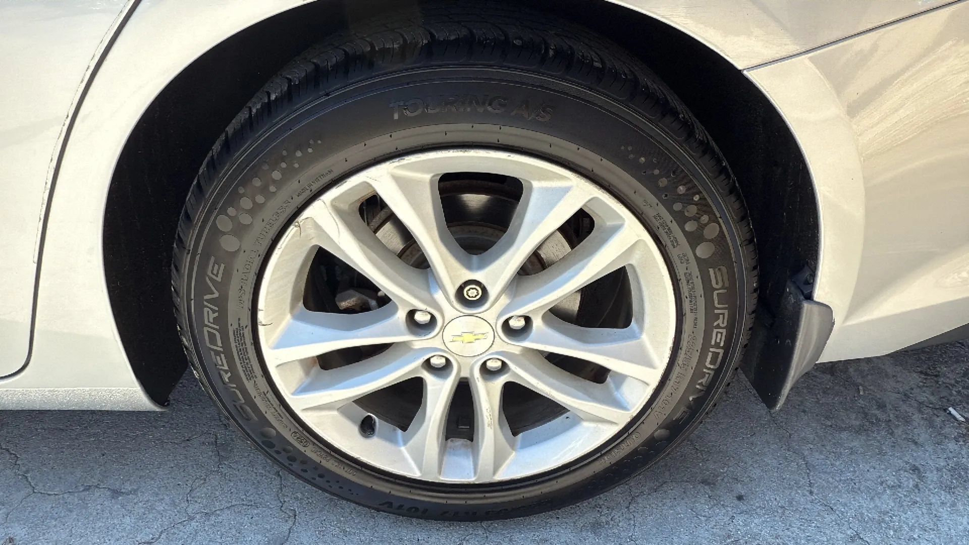 Used 2017 Chevrolet Malibu LT FWD image 43