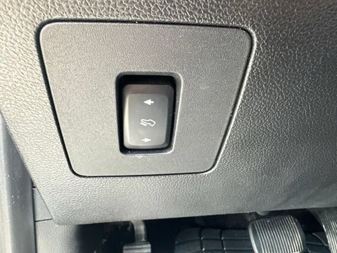 Used 2016 Ford F150 Platinum w/ Equipment Group 701A Luxury AWD/4WD image 39