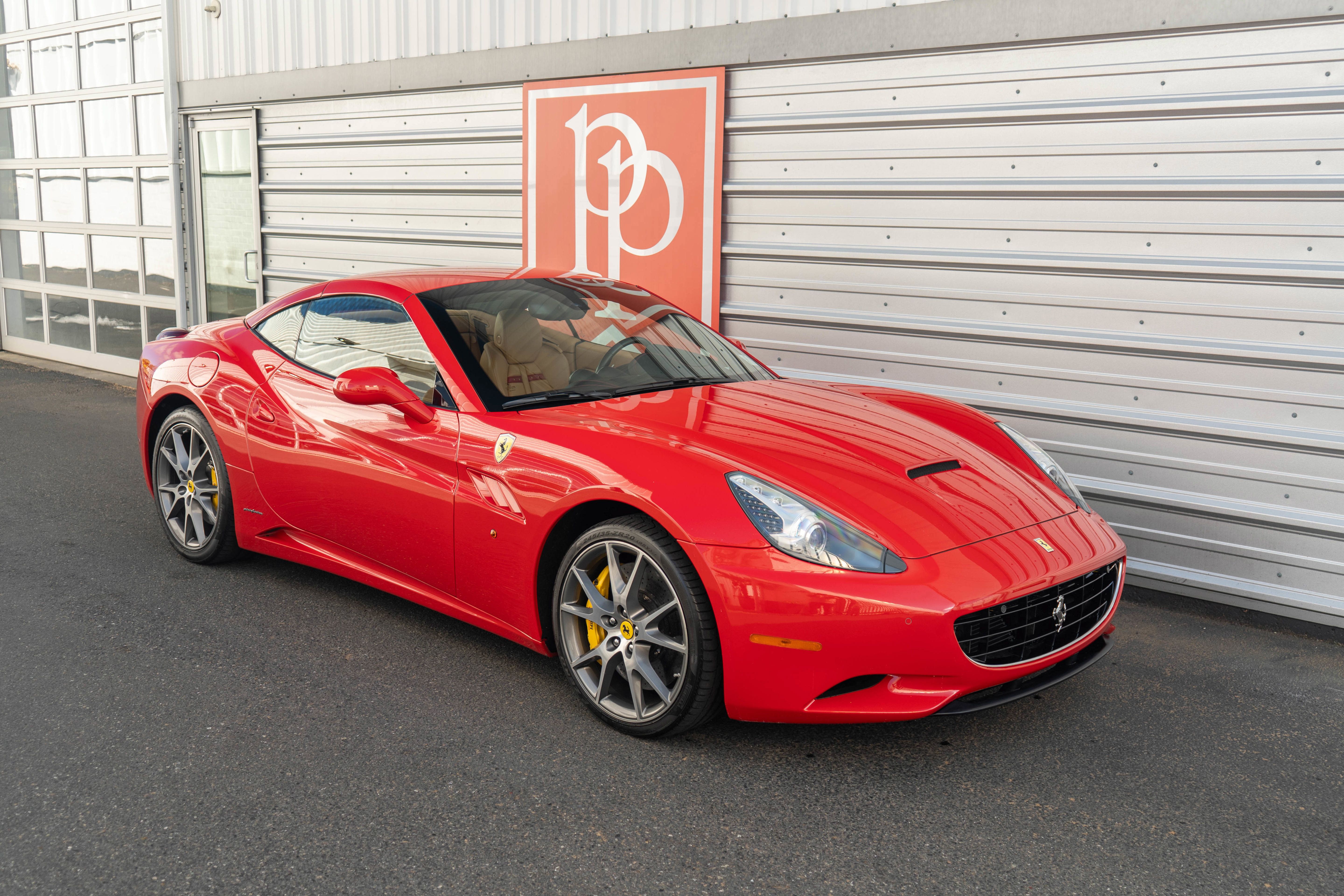Used 2010 Ferrari California RWD image 41