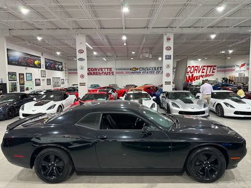 Used 2020 Dodge Challenger SXT RWD image 6