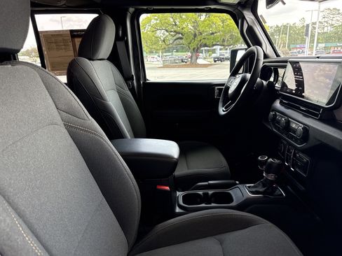 Used 2025 Jeep Wrangler Sport S image 30
