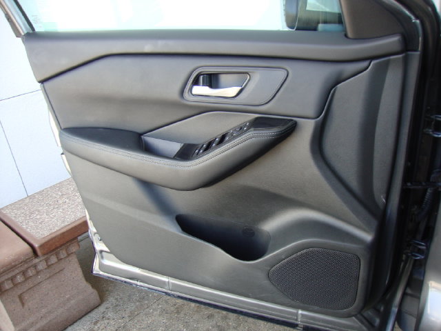 Used 2026 Nissan Rogue SV FWD image 17
