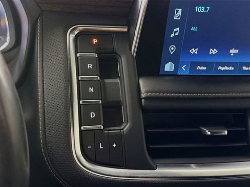 Used 2023 Chevrolet Suburban Premier image 18