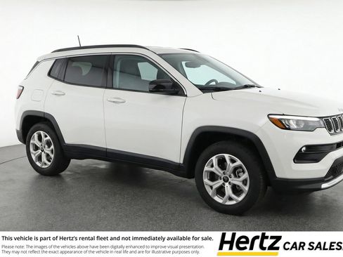 Used 2025 Jeep Compass Latitude AWD/4WD image 1