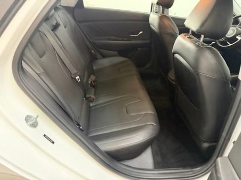 Certified 2023 Hyundai Elantra Limited FWD image 40