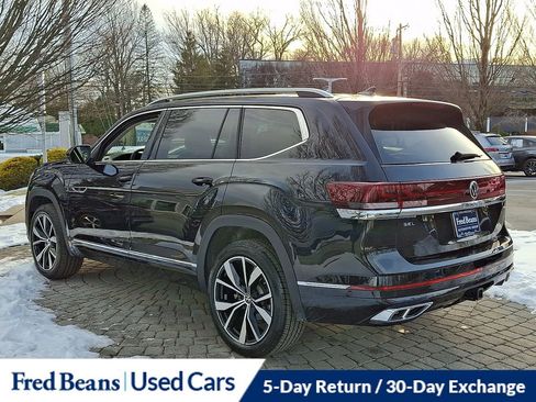 Certified 2025 Volkswagen Atlas SEL Premium R-Line image 4