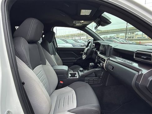 Used 2025 Toyota Tacoma TRD Sport image 33