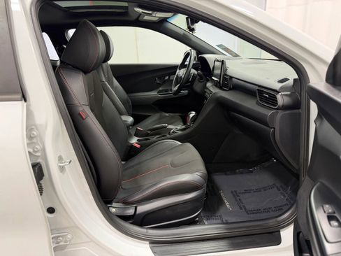 Used 2019 Hyundai Veloster 2.0 Premium image 24