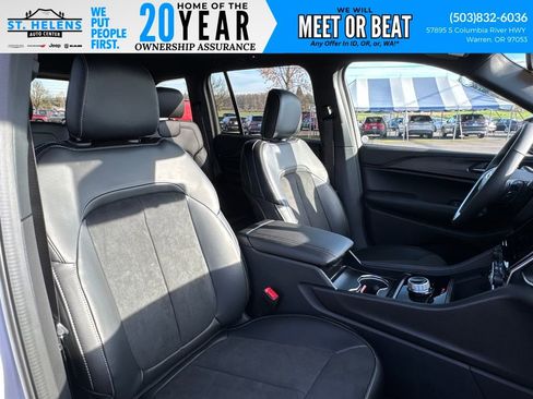 New 2025 Jeep Grand Cherokee Altitude image 33