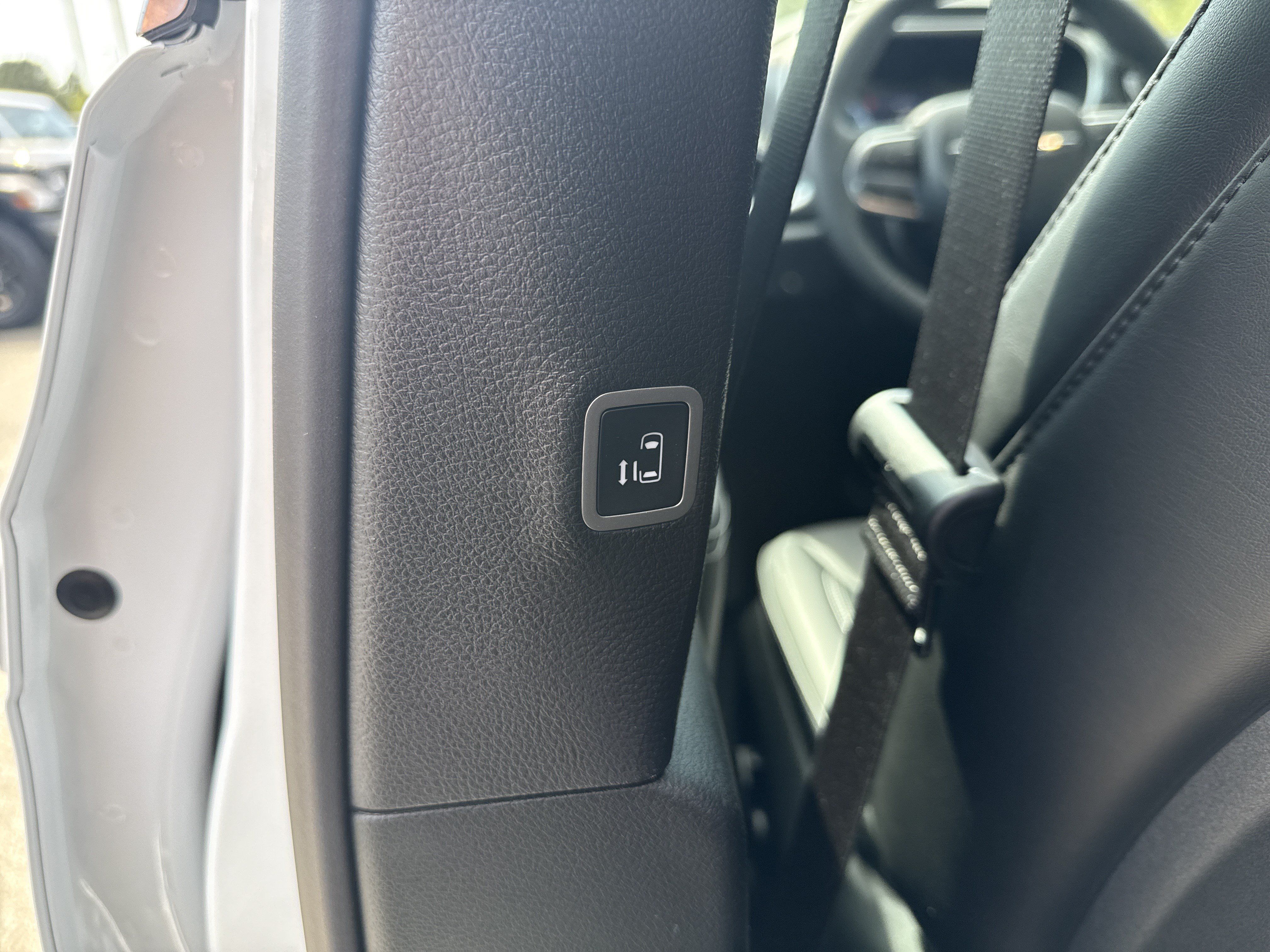 New 2026 Chrysler Pacifica Select FWD image 24