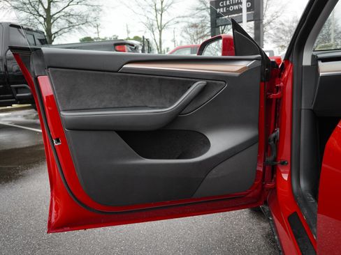 Used 2023 Tesla Model Y Performance image 15