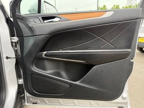 Used 2017 Lincoln MKC Select w/ Select Plus Package AWD/4WD image 9