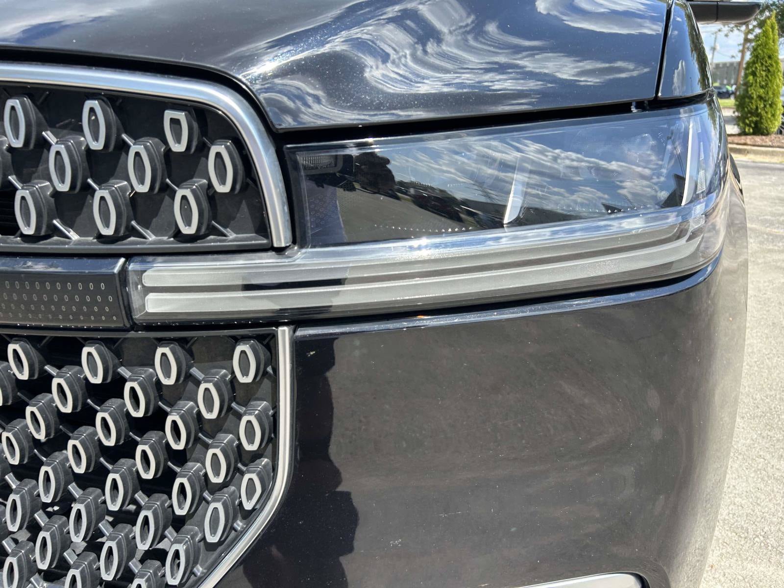 Certified 2025 Lincoln Navigator Reserve AWD/4WD image 11