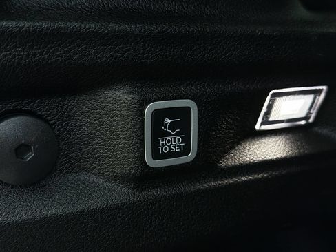 Used 2025 Jeep Grand Cherokee L Altitude AWD/4WD image 14