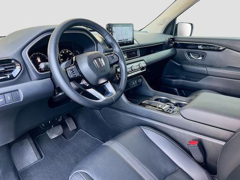 Used 2024 Honda Pilot Touring image 9