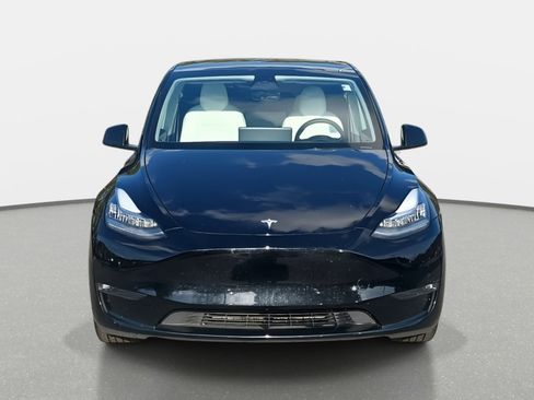 Used 2023 Tesla Model Y Long Range image 2