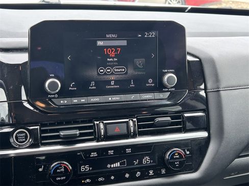 Used 2024 Nissan Pathfinder SV image 19