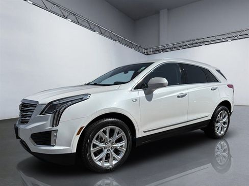 Used 2018 Cadillac XT5 Luxury w/ Driver Awareness Package AWD/4WD image 11