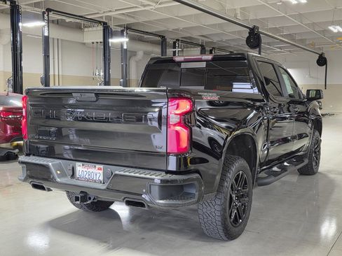 Used 2020 Chevrolet Silverado 1500 LT Trail Boss w/ Midnight Edition image 7