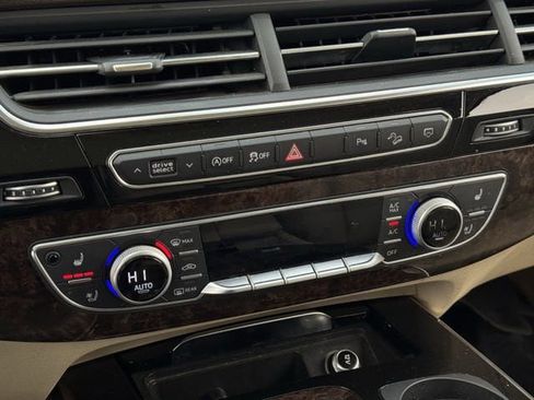 Used 2018 Audi Q7 3.0T Prestige w/ Prestige Package image 19