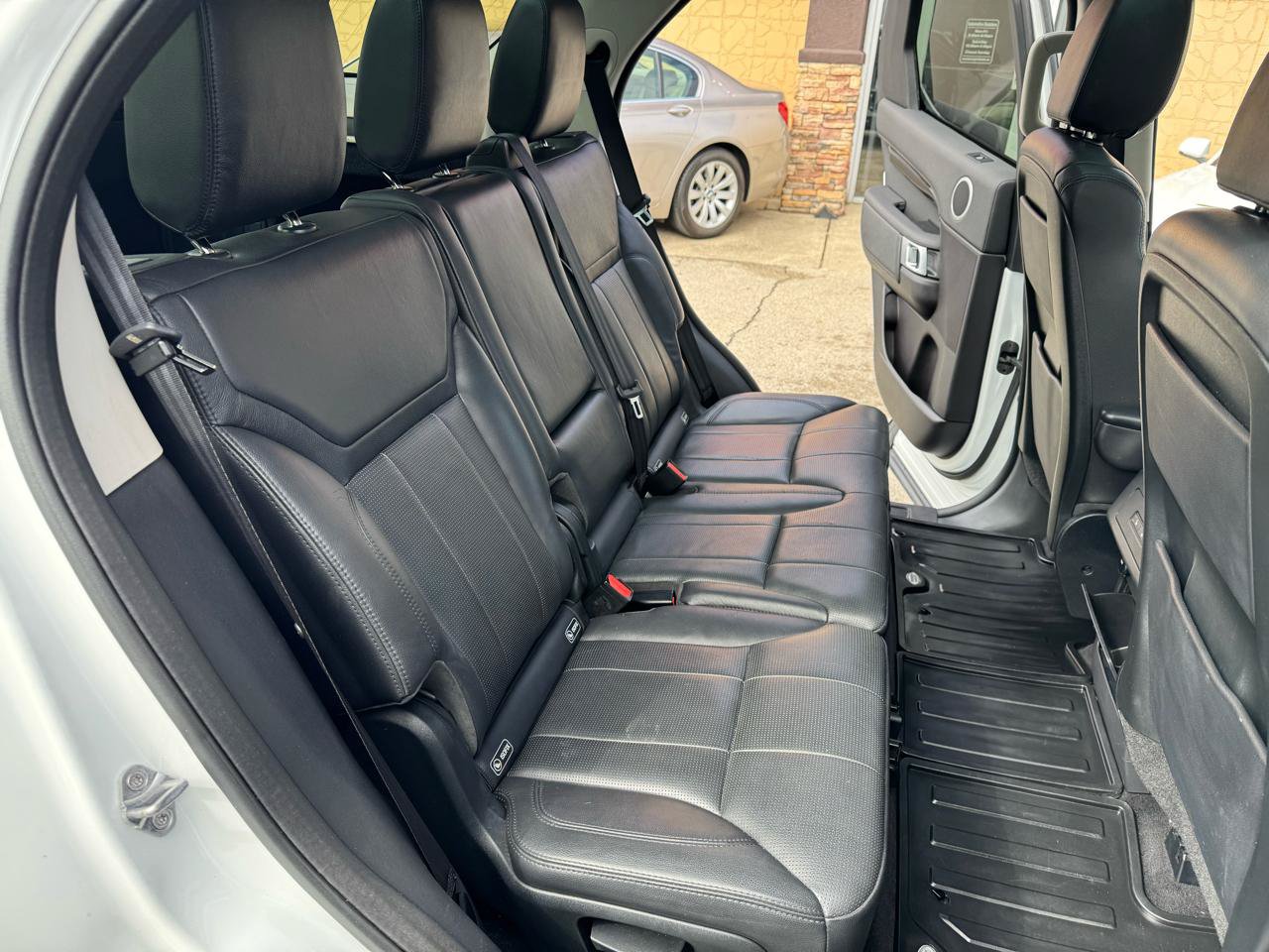 Used 2017 Land Rover Discovery SE AWD/4WD image 21