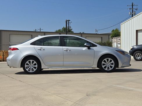 Used 2025 Toyota Corolla LE FWD image 6