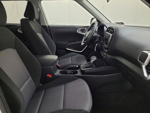 Used 2025 Kia Soul LX w/ LX Technology Package image 21