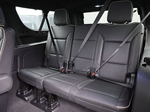 Used 2023 Chevrolet Suburban Premier AWD/4WD image 25