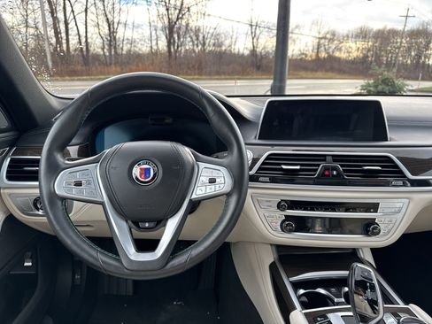 Used 2022 BMW ALPINA B7 xDrive image 15
