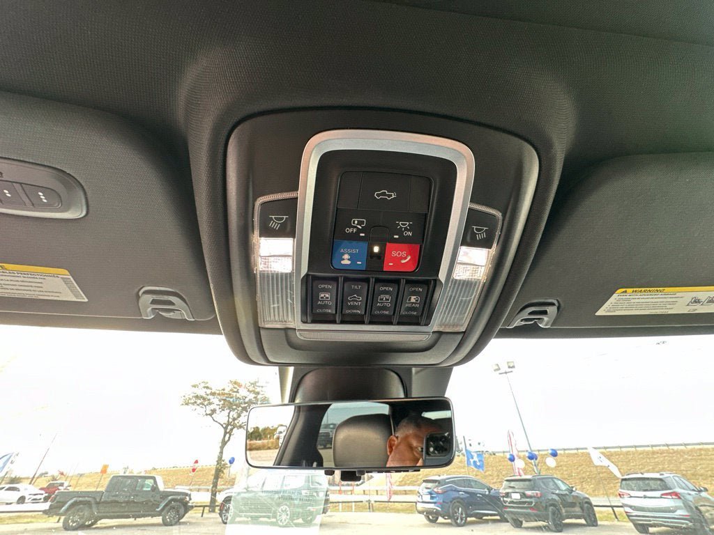 Used 2021 RAM 1500 Limited AWD/4WD image 17