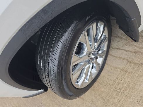 Used 2024 Toyota Highlander Limited image 34