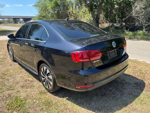 Used 2013 Volkswagen Jetta SEL Premium FWD image 4