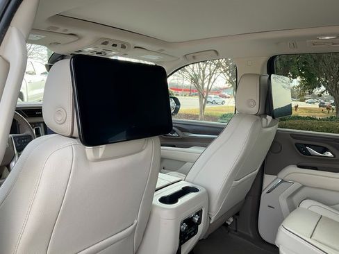 Used 2021 GMC Yukon Denali w/ Denali Premium Package image 17